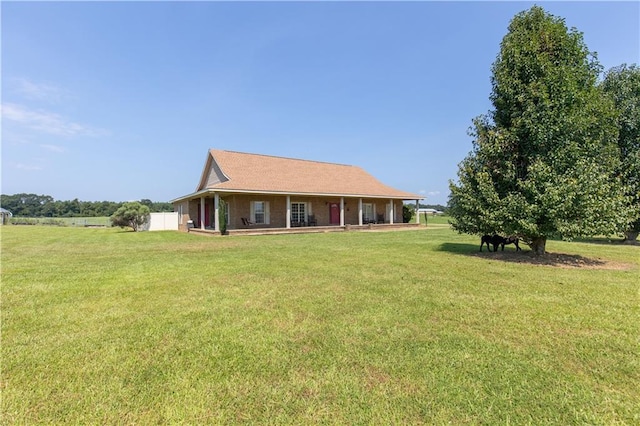 view of front of property with a front yard