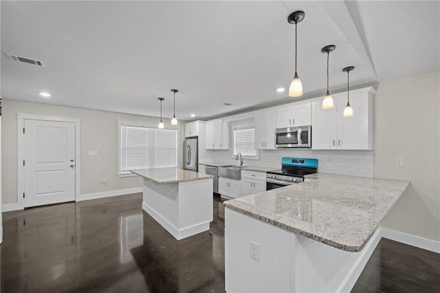 17126 Sugar Loop, Foley, AL 36535 - kitchen featuring appliances with stainless steel finishes, baseboards, tasteful backsplash, white cabinetry, and recessed lighting