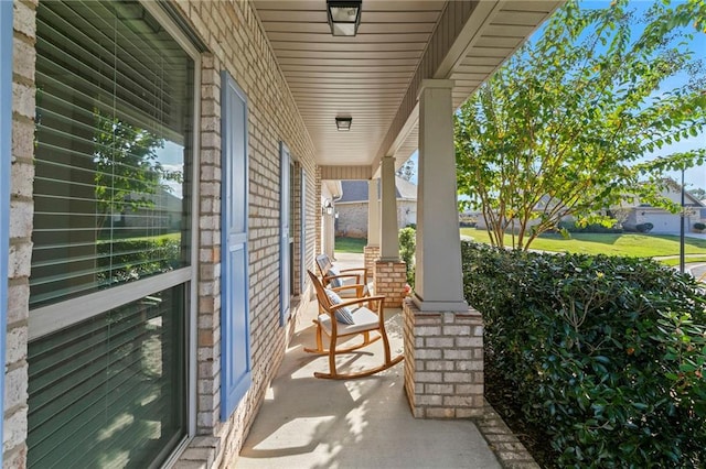 balcony featuring covered porch