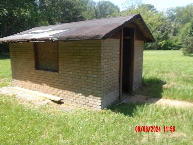 view of outbuilding with a yard