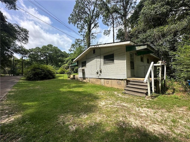 334 Avondale Ave, Satsuma, AL 36572 - view of property exterior featuring crawl space and a lawn