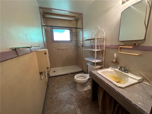 334 Avondale Ave, Satsuma, AL 36572 - full bath with tile walls, tiled shower, toilet, and vanity