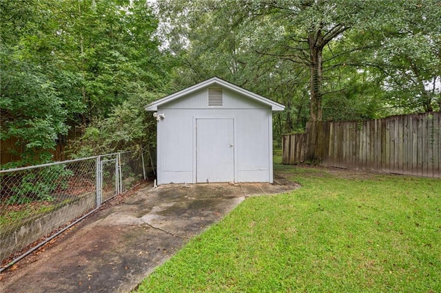 view of outbuilding featuring a yard