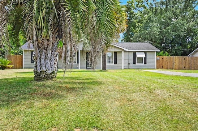 view of front of house with a front lawn