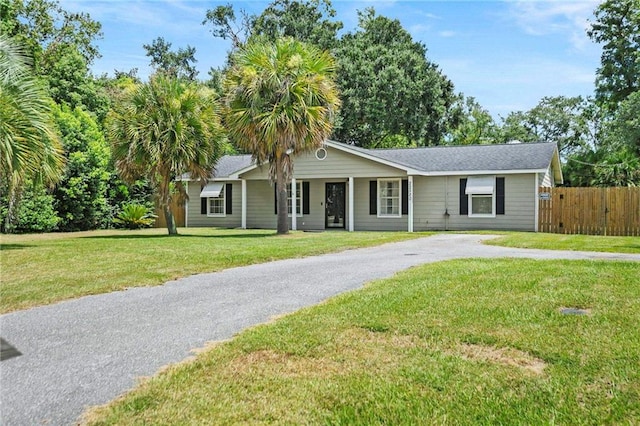 single story home featuring a front yard