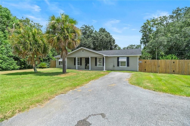 single story home featuring a front yard