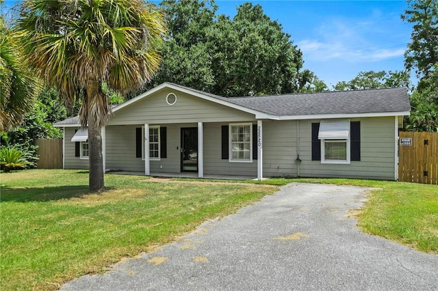 single story home featuring a front yard