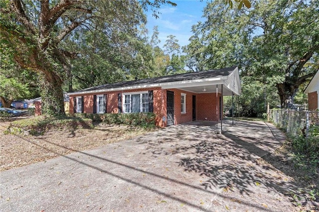 single story home with a carport