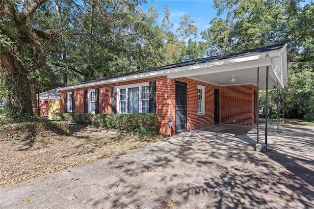 single story home with a carport