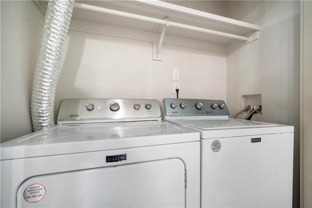 3655 Old Shell Rd Unit 121, Mobile, AL 36608 - laundry room featuring washing machine and clothes dryer
