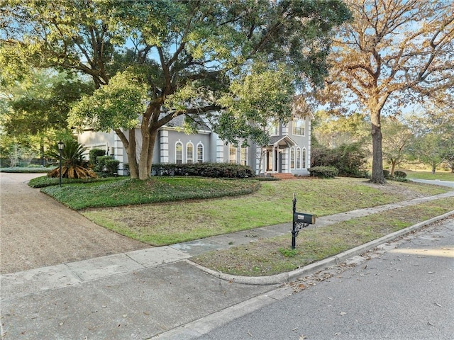 view of front facade with a front yard