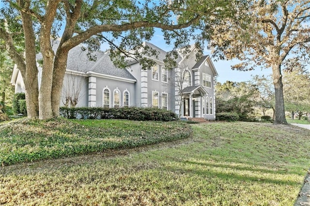 view of front of property with a front lawn