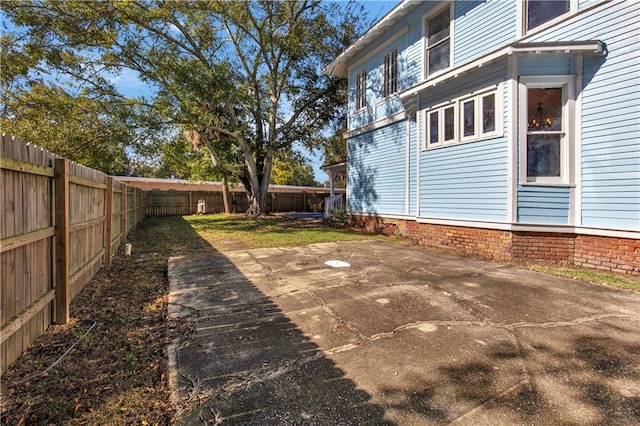 view of yard with a patio