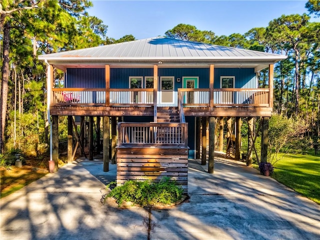 view of front of property featuring covered porch and a carport