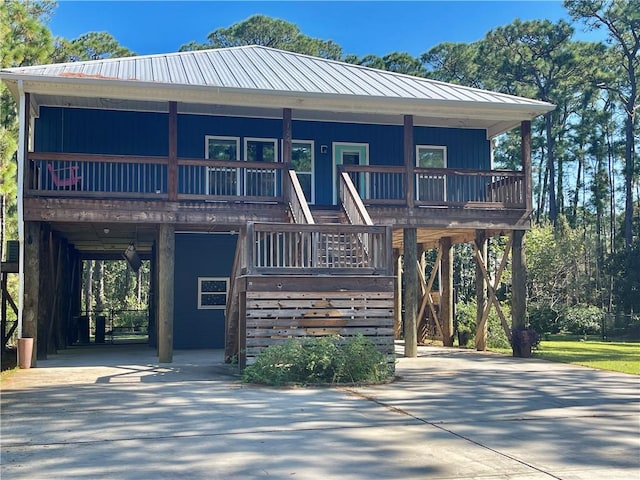 view of front of property featuring covered porch and a carport