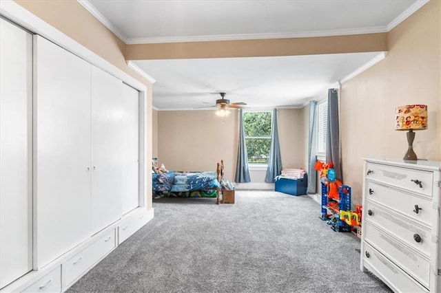 bedroom with a ceiling fan, crown molding, a closet, and carpet flooring