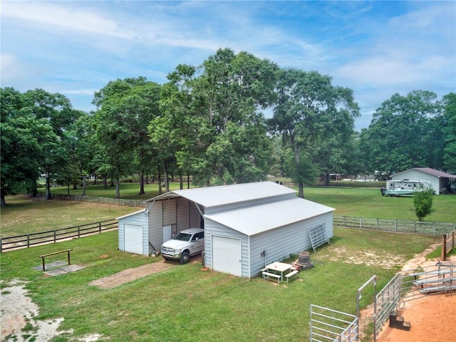 view of outdoor structure featuring fence, an outdoor structure, and driveway