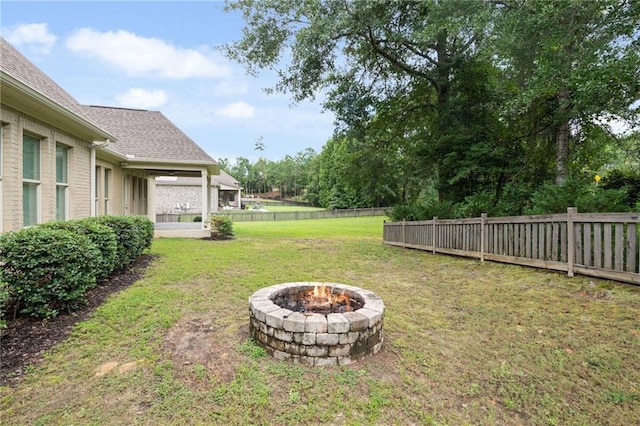 view of yard featuring a fire pit