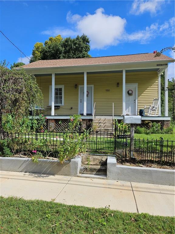 view of front of home with covered porch