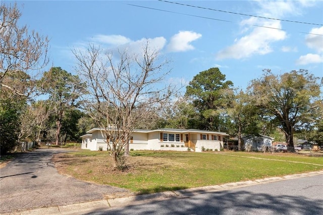 single story home with driveway and a front lawn