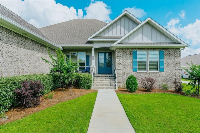 view of front of property with a front yard