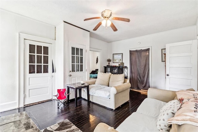 living room with dark wood-type flooring and ceiling fan