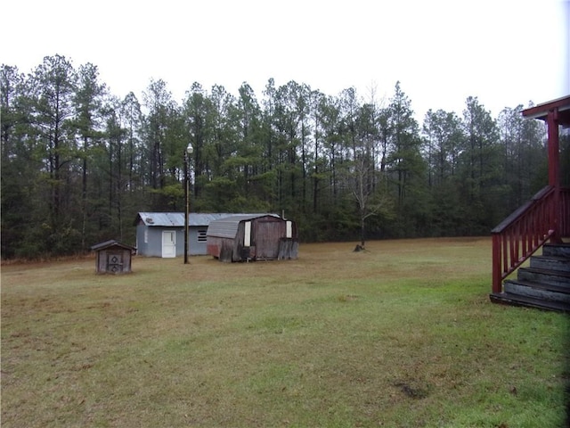 view of yard with a storage unit