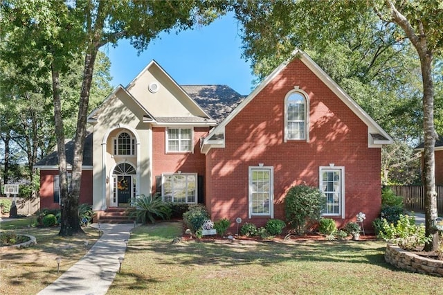 view of front of house featuring a front yard