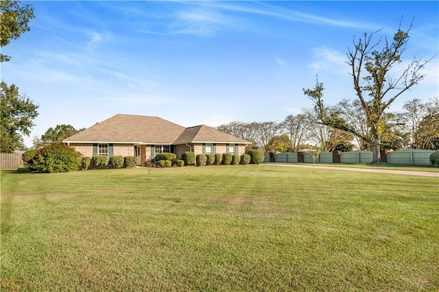 single story home featuring a front lawn