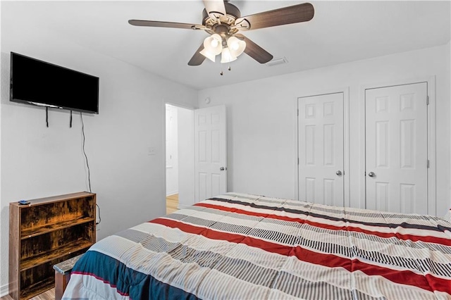 bedroom featuring light wood-style flooring and a ceiling fan