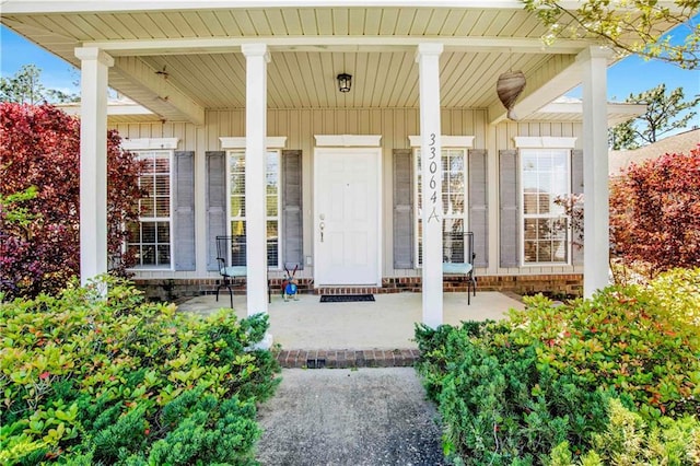 doorway to property with covered porch