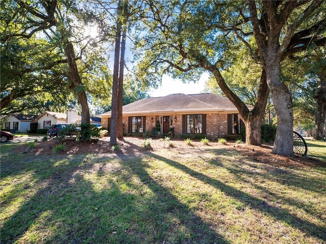 single story home with a front yard