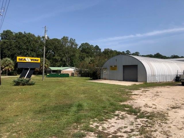 view of yard with an outdoor structure and a garage