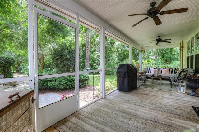 unfurnished sunroom with a healthy amount of sunlight and ceiling fan