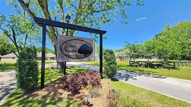 community / neighborhood sign with a lawn