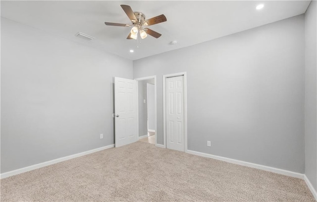 carpeted empty room featuring ceiling fan