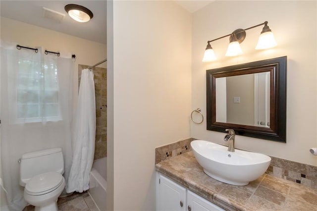 1509 Ridgeland Rd E, Mobile, AL 36695 - full bath featuring vanity and shower / bath combination with curtain