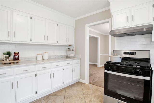1115 Newbury Ln W, Mobile, AL 36695 - kitchen with stainless steel gas range, under cabinet range hood, tasteful backsplash, white cabinetry, and ornamental molding