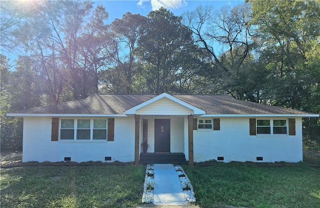 single story home featuring a porch and a front lawn