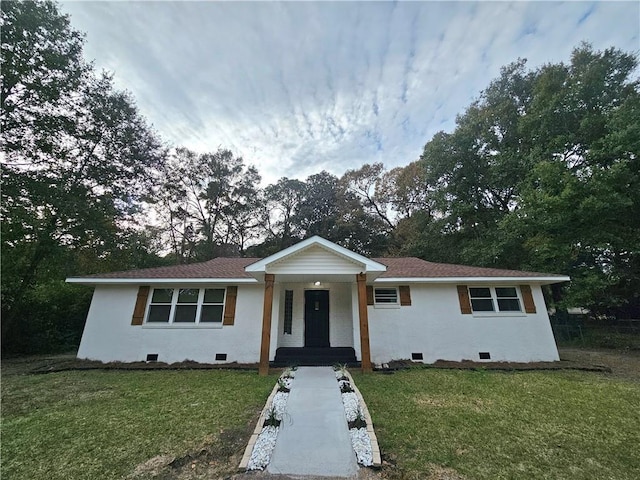 ranch-style house featuring a front lawn