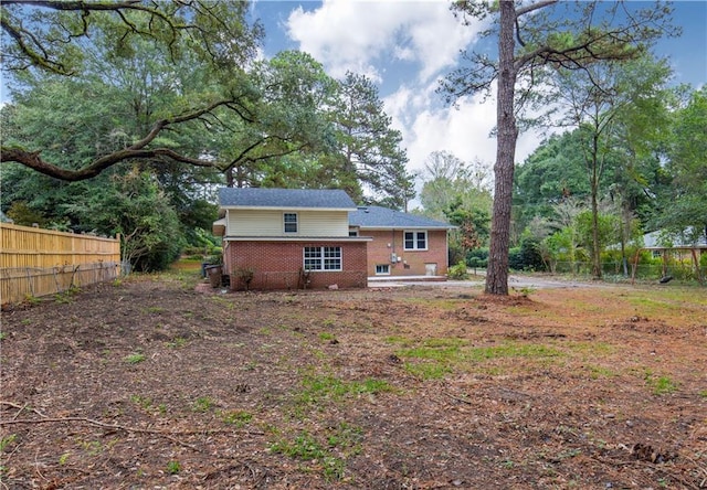 424 Byron Ave E, Mobile, AL 36609 - back of property featuring brick siding and fence