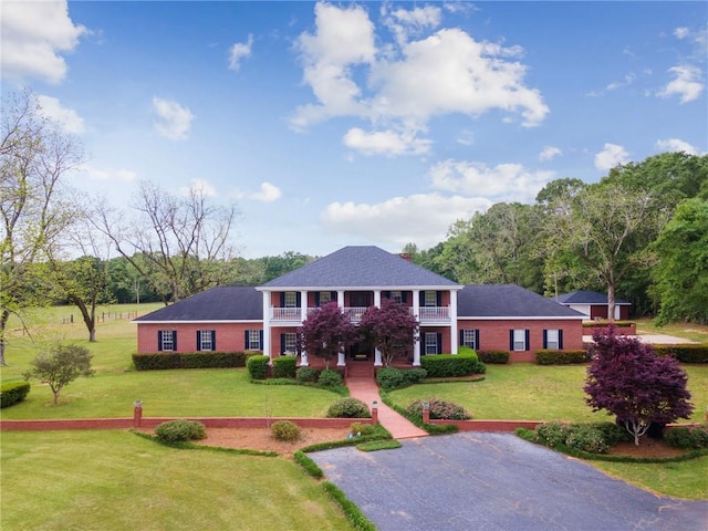 view of front of house with a front yard