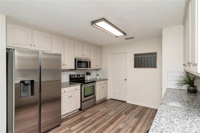 192 Bay View Dr, Daphne, AL 36526 - kitchen with stainless steel appliances, decorative backsplash, light stone countertops, and light wood-type flooring