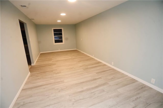 empty room featuring baseboards, visible vents, recessed lighting, and light wood-style floors