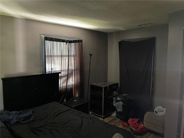 1008 Miami St, Mobile, AL 36604 - bedroom featuring wood finished floors and a textured ceiling