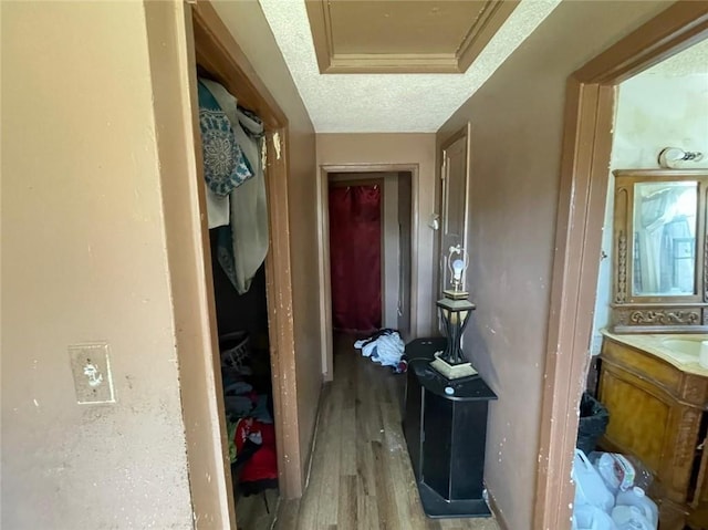 1008 Miami St, Mobile, AL 36604 - hallway with wood finished floors