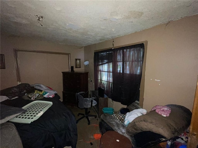 1008 Miami St, Mobile, AL 36604 - bedroom featuring a closet