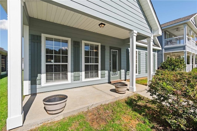 entrance to property featuring a porch