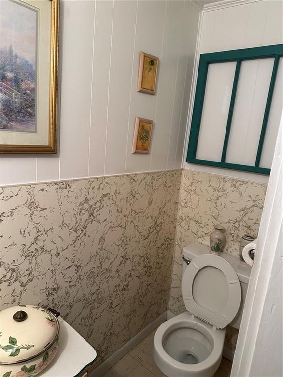 bathroom featuring toilet