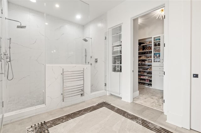 bathroom featuring tiled shower